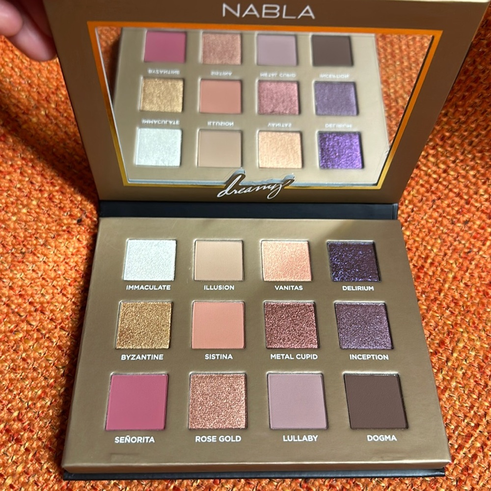 WOW POHMARK - Authentic Nabla Dreamy Palette 15 Pan Eyeshadow Palette